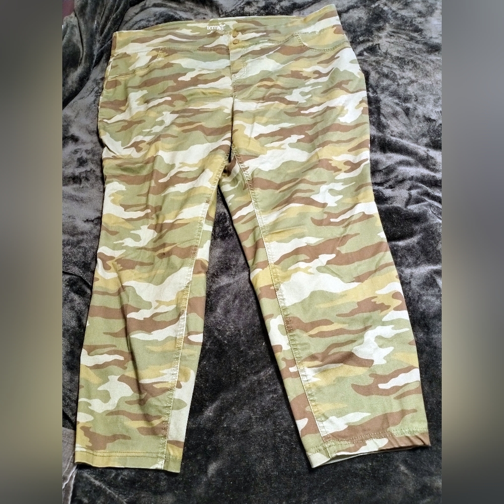 Plus size camo jeggins